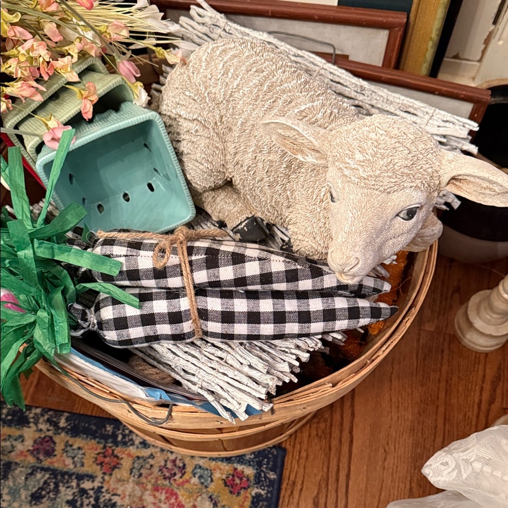 Huge easter decor bundle No Lamb!!